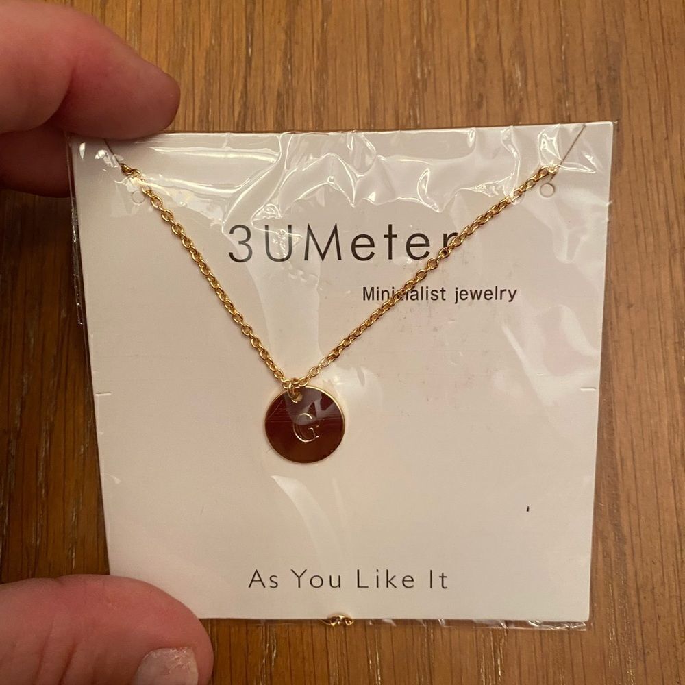 Gold necklace with circle charm engraved with the letter "G" - new‎ in package